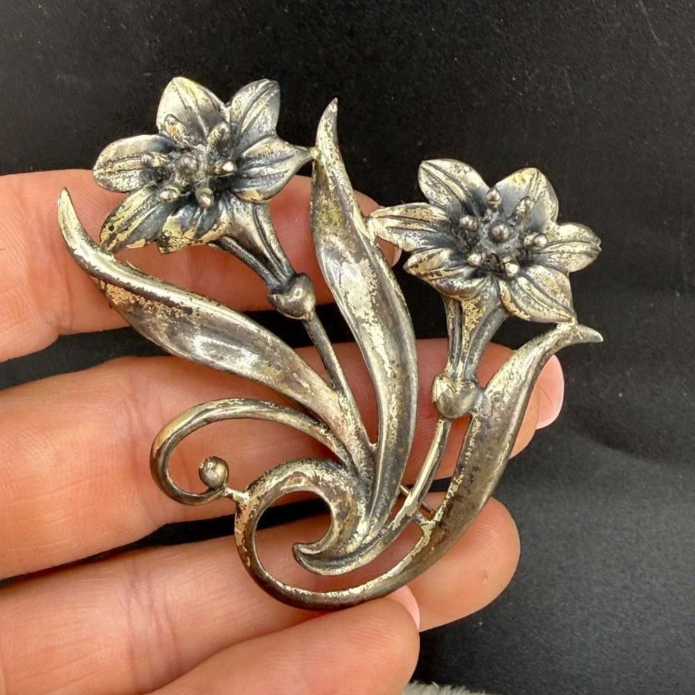 Vintage Pot Metal Flower Brooch Silver Tone